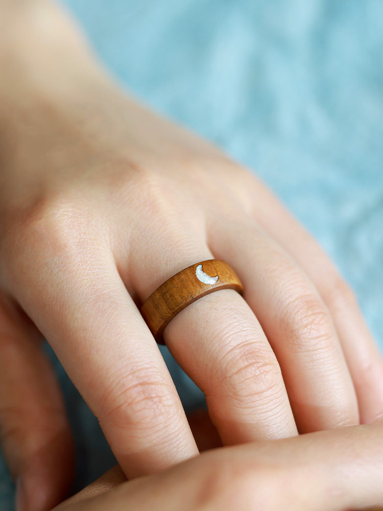 (image for) Phoebe Wood Mother Of Pearl Moon Ring For Men - 7mm