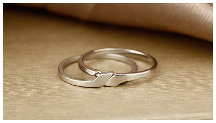 Interlocking Matching Rings for Couples